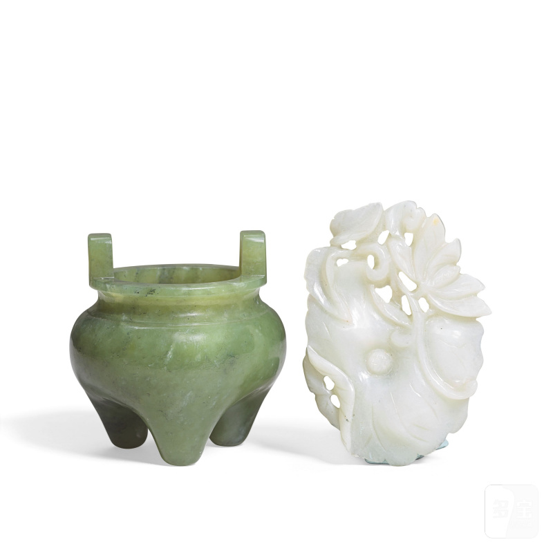 十九/二十世紀 玉雕香爐及玉蓮形牌 | A MINIATURE JADE INCENSE BURNER AND A JADE 'LOTUS' PENDANT
